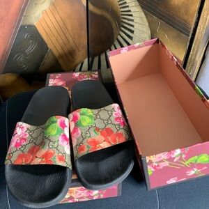 Gucci Flip flops